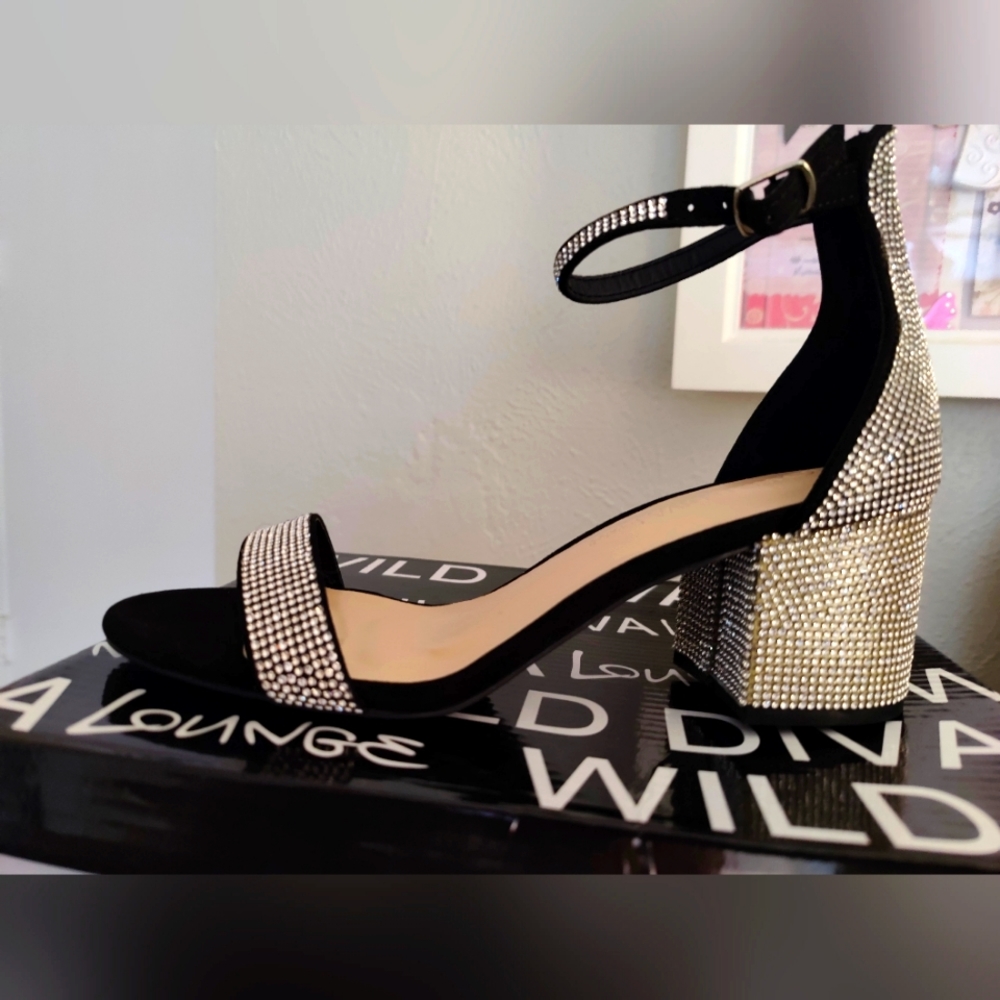 Women's size 7 wild diva mid heel NEW